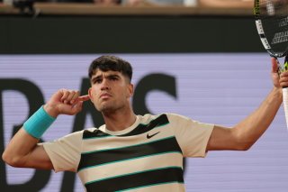 Carlos Alcaraz a dû s'employer pour rallier les 8es de finale à Paris. KEYSTONE/EPA/TERESA SUAREZ